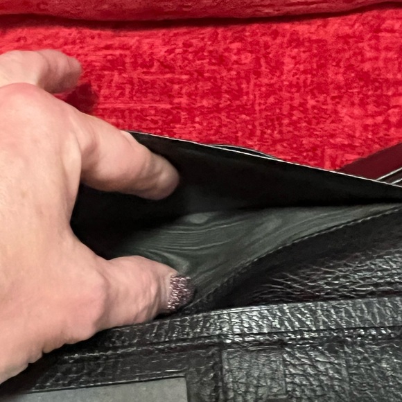 GUCCI AUTHENTIC BLACK TRIFOLD AND ZIPPY WALLET. EUC. - Picture 4 of 15